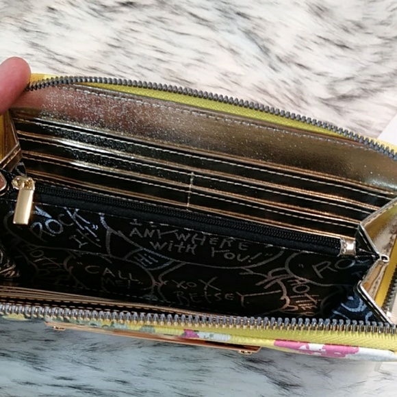 Betsey Johnson Z/A Wristlet/Wallet Yellow Floral - Picture 3 of 8